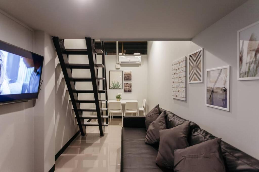 Ferienwohnung S1 Large Duplex Silom 3 Beds, Full Kitchen WIFI Bangkok Exterior foto